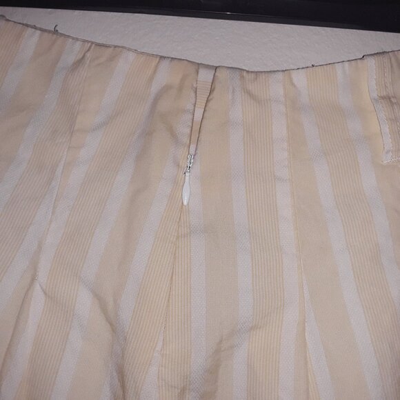 Express junior small beautiful yellow w/white stripes,pleated,zipper up back - Picture 2 of 5